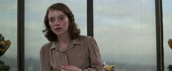 Movie still from “The People vs. Larry Flynt” (1996), directed by Milos Forman – A woman in a brown and white checkered shirt is talking; Close Up shot, Over the shoulder angle