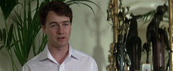 Movie still from “The People vs. Larry Flynt” (1996), directed by Milos Forman – A man in a white dress shirt is posing for a picture; Close Up shot, Over the shoulder angle