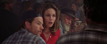 Movie still from “The Perfect Storm” (2000), directed by Wolfgang Petersen – A man and a woman are standing next to each other in a crowd; Close Up shot, Over the shoulder angle