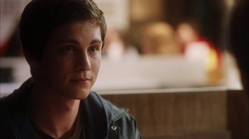 Movie still from “The Perks of Being a Wallflower” (2012), directed by Stephen Chbosky – A person sitting in front of a window; Close Up shot, Over the shoulder angle