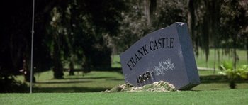 Movie still from “The Punisher” (2004), directed by Jonathan Hensleigh – A grave in the middle of a green field; Medium shot, Low angle