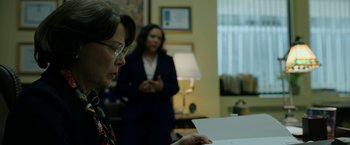 Movie still from “The Report” (2019), directed by Scott Z. Burns – Two women are looking at a piece of paper; Close Up shot, Over the shoulder angle
