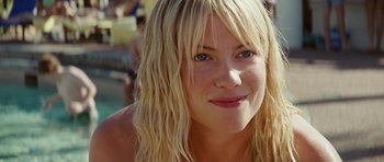 Movie still from “The Ruins” (2008), directed by Carter Smith – A person with blonde hair; Close Up shot, Over the shoulder angle