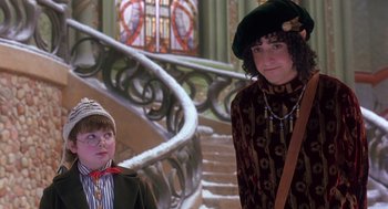 Movie still from “The Santa Clause 2” (2002), directed by Michael Lembeck – Two people standing next to each other in front of a staircase; Medium shot, Over the shoulder angle