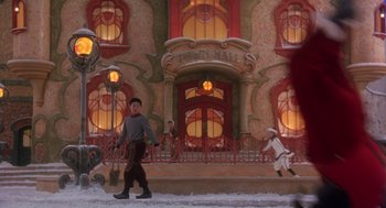 Movie still from “The Santa Clause 2” (2002), directed by Michael Lembeck – A boy is walking in front of a building; Extreme Wide shot, Low angle