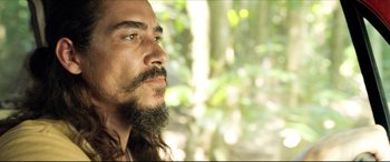 Movie still from “The Shallows” (2016), directed by Jaume Collet-Serra – A person with long hair and a beard; Close Up shot, Over the shoulder angle