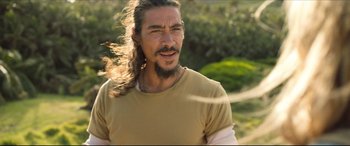 Movie still from “The Shallows” (2016), directed by Jaume Collet-Serra – A person with long hair; Close Up shot, Over the shoulder angle