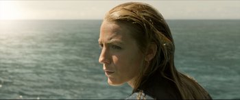 Movie still from “The Shallows” (2016), directed by Jaume Collet-Serra – A person with long blonde hair; Close Up shot, Over the shoulder angle