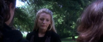 Movie still from “The Sisterhood of the Traveling Pants” (2005), directed by Ken Kwapis – A woman with long blonde hair standing in front of a tree; Close Up shot, Over the shoulder angle