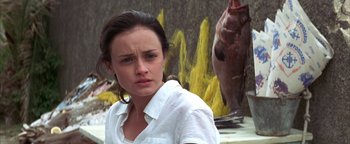 Movie still from “The Sisterhood of the Traveling Pants” (2005), directed by Ken Kwapis – A woman in white shirt standing next to a horse; Close Up shot, Over the shoulder angle