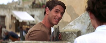 Movie still from “The Sisterhood of the Traveling Pants” (2005), directed by Ken Kwapis – A young man is holding a bunch of tools in his hands; Close Up shot, Low angle