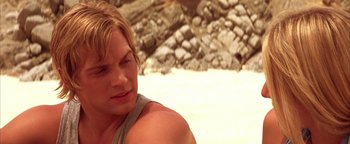 Movie still from “The Sisterhood of the Traveling Pants” (2005), directed by Ken Kwapis – A person sitting on the beach; Close Up shot, Over the shoulder angle