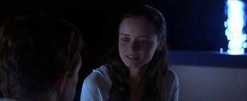 Movie still from “The Sisterhood of the Traveling Pants” (2005), directed by Ken Kwapis – A young woman sitting in front of another woman; Close Up shot, Over the shoulder angle