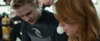 Movie still from “The Skeleton Twins” (2014), directed by Craig Johnson – A man and a woman in wetsuits looking at each other; Close Up shot, Over the shoulder angle