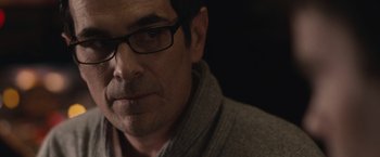Movie still from “The Skeleton Twins” (2014), directed by Craig Johnson – A person wearing glasses; Close Up shot, Over the shoulder angle