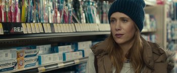 Movie still from “The Skeleton Twins” (2014), directed by Craig Johnson – A woman with a hat is standing in a store; Close Up shot, Over the shoulder angle