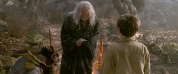 Movie still from “The Spiderwick Chronicles” (2008), directed by Mark Waters – An old man is holding something in his hands; Medium shot, Over the shoulder angle