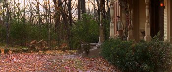 Movie still from “The Spiderwick Chronicles” (2008), directed by Mark Waters – A person standing on the steps of an old house; Extreme Wide shot, Over the shoulder angle