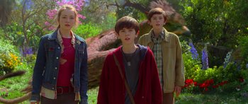 Movie still from “The Spiderwick Chronicles” (2008), directed by Mark Waters – A group of young people standing next to each other; Medium shot, Low angle