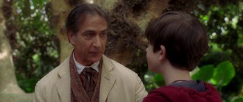 Movie still from “The Spiderwick Chronicles” (2008), directed by Mark Waters – An older man talking to a young boy; Close Up shot, Over the shoulder angle