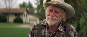 Movie still from “The Straight Story” (1999), directed by David Lynch – An older man wearing a cowboy hat and plaid shirt; Close Up shot, Low angle