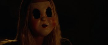 Movie still from “The Strangers” (2008), directed by Bryan Bertino – A creepy doll face with eyes drawn on it's face; Close Up shot, Over the shoulder angle