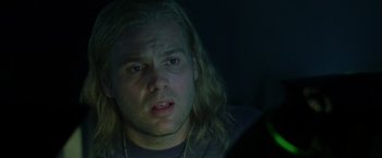 Movie still from “The Thirteenth Floor” (1999), directed by Josef Rusnak – A person with long blonde hair; Close Up shot, Over the shoulder angle