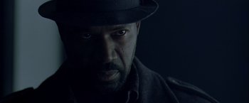 Movie still from “The Thirteenth Floor” (1999), directed by Josef Rusnak – A person wearing a hat; Close Up shot, Over the shoulder angle