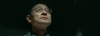 Movie still from “The Wandering Earth II” (2023), directed by Frant Gwo – An older man wearing glasses looking up at the sky; Close Up shot, Low angle