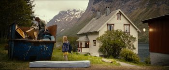 Movie still from “The Wave” (2015), directed by Roar Uthaug – A little girl standing in front of a house; Extreme Wide shot, Low angle