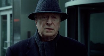 Movie still from “The Weather Man” (2005), directed by Gore Verbinski – An older man wearing a hat and a scarf; Close Up shot, Over the shoulder angle