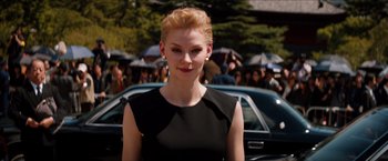Movie still from “The Wolverine” (2013), directed by James Mangold – A woman in a black dress standing in front of a car; Close Up shot, Over the shoulder angle