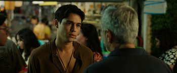 Movie still from “Ticket to Paradise” (2022), directed by Ol Parker – A young man standing next to an older man; Close Up shot, Over the shoulder angle