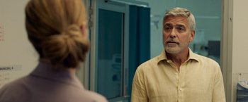 Movie still from “Ticket to Paradise” (2022), directed by Ol Parker – A man and a woman looking at each other in front of a bathroom mirror; Close Up shot, Over the shoulder angle