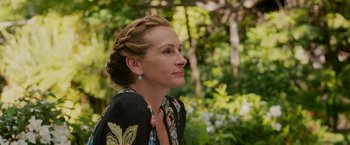 Movie still from “Ticket to Paradise” (2022), directed by Ol Parker – A person wearing a dress; Close Up shot, Over the shoulder angle