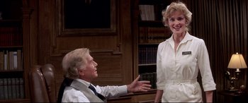Movie still from “Tootsie” (1982), directed by Sydney Pollack – A man and a woman are talking in front of a book shelf; Medium shot, Over the shoulder angle