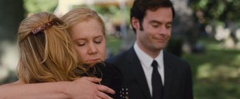 Movie still from “Trainwreck” (2015), directed by Judd Apatow – A man and a woman standing next to each other; Close Up shot, Over the shoulder angle