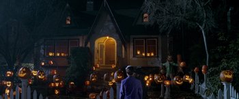 Movie still from “Trick 'r Treat” (2007), directed by Michael Dougherty – A man standing in front of a house; Extreme Wide shot, High angle