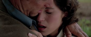 Movie still from “Twister” (1996), directed by Jan de Bont – A person kissing another person on the cheek; Extreme Close Up shot, Over the shoulder angle