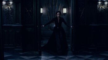Movie still from “Underworld: Blood Wars” (2016), directed by Anna Foerster – A woman dressed in black standing in front of an iron throne; Wide shot, High angle