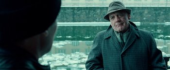 Movie still from “Unknown” (2011), directed by Jaume Collet-Serra – A man wearing a hat and a jacket; Close Up shot, Over the shoulder angle