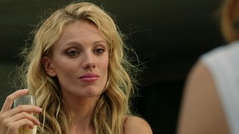 Movie still from “Urge” (2016), directed by Aaron Kaufman – A person with blonde hair; Close Up shot, Low angle