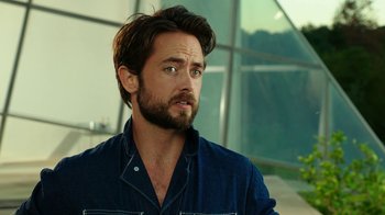 Movie still from “Urge” (2016), directed by Aaron Kaufman – A person with a beard; Close Up shot, Low angle