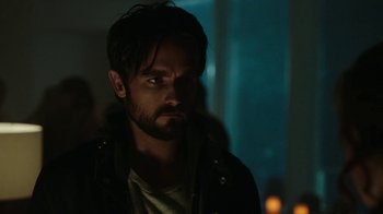 Movie still from “Urge” (2016), directed by Aaron Kaufman – A person wearing a jacket; Close Up shot, Over the shoulder angle