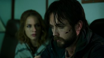 Movie still from “Urge” (2016), directed by Aaron Kaufman – A man and a woman are looking at each other; Close Up shot, Over the shoulder angle
