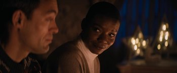 Movie still from “Violent Night” (2022), directed by Tommy Wirkola – A man in a white shirt is looking at the camera; Close Up shot, Over the shoulder angle