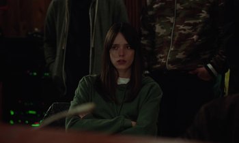 Movie still from “Vox Lux” (2018), directed by Brady Corbet – A woman sitting in front of a mirror; Medium shot, Over the shoulder angle