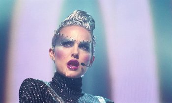 Movie still from “Vox Lux” (2018), directed by Brady Corbet – A woman with a futuristic make - up on her face; Close Up shot, Over the shoulder angle