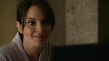 Movie still from “Whiskey Tango Foxtrot” (2016), directed by Glenn Ficarra – A person sitting in front of a computer; Close Up shot, Over the shoulder angle