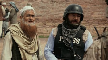 Movie still from “Whiskey Tango Foxtrot” (2016), directed by Glenn Ficarra – A man in a black vest and a man with a red beard; Close Up shot, Over the shoulder angle